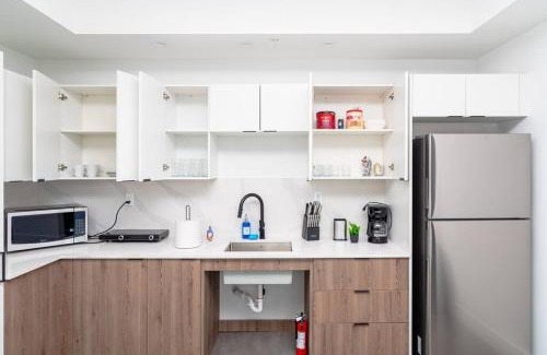 East Little Havana Apartamento | Miami 2BR Getaway with King Beds Near Marlins Park & Calle Ocho