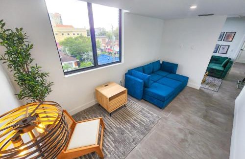 East Little Havana Apartamento | Miami 2BR Getaway with King Beds Near Marlins Park & Calle Ocho