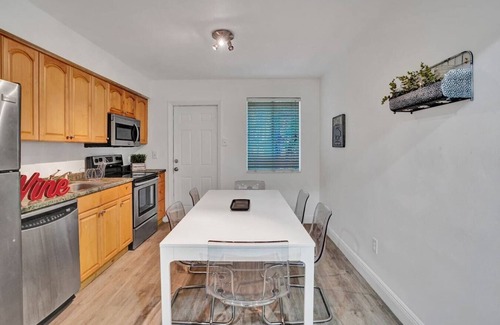 Northeast Miami Casa | Miami 4 Bedroom Home, 10 Guests BBQ Museums & Art