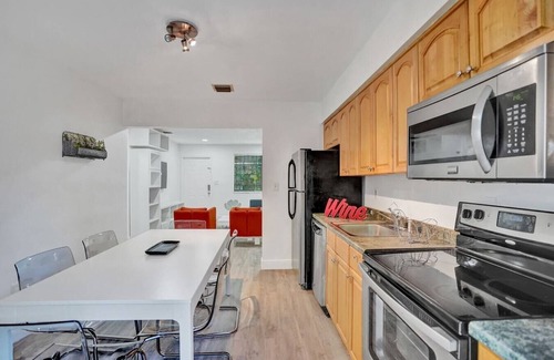 Northeast Miami Casa | Miami 4 Bedroom Home, 10 Guests BBQ Museums & Art