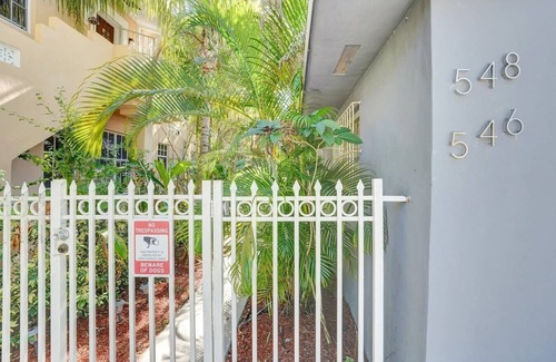 Northeast Miami Casa | Miami 4 Bedroom Home, 10 Guests BBQ Museums & Art