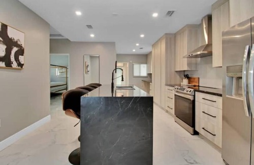 Northeast Miami Villa | MIAMI 5 BEDROOM VILLA NEAR SOUTH BEACH AND AIRPORT