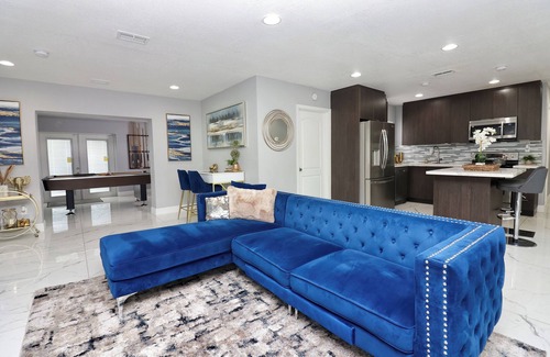 Miami Gardens Casa | Miami 5BR Private, Luxury, Modern Home with POOL