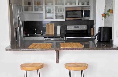 Aventura Apartamento | Miami- Aventura Surf Apartment- close to the mall, beaches, pool, great location