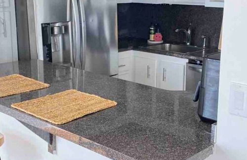 Aventura Apartamento | Miami- Aventura Surf Apartment- close to the mall, beaches, pool, great location