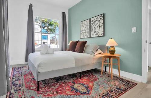 Northeast Miami Casa | Miami Chateau Pool, Hottub and Parking