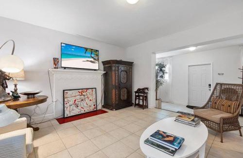 Buena Vista Casa | Miami Cheerful 4 bedroom home with free parking