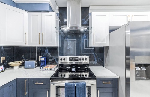 Liberty City Casa | Miami Chic Hideaway: Near Wynwood & Downtown - Yard, Grill, & Games