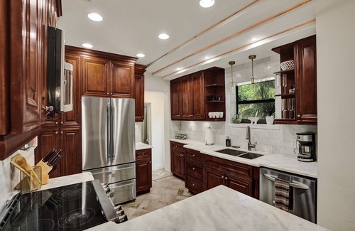 Buena Vista Casa | Miami Design District 4 Bedroom 3 Bathroom Home - Amazing backyard with POOL
