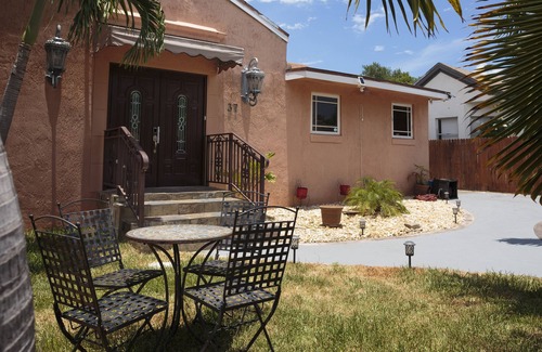 Buena Vista Casa | Grande de 3 dormitorios 2 baños con encanto