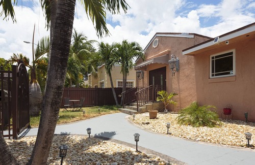 Buena Vista Casa | Grande de 3 dormitorios 2 baños con encanto
