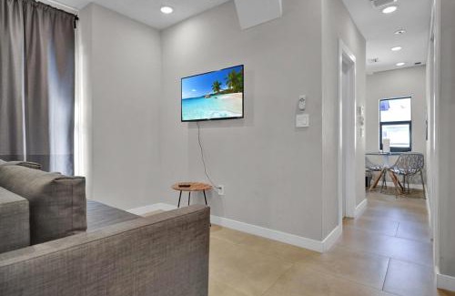 East Little Havana Apartamento | Miami Flats - Self Check-in and 1 Free Parking