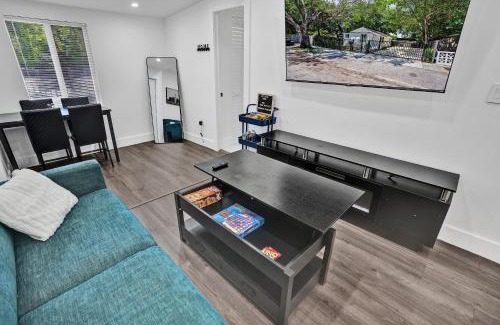 Liberty City Casa | Miami Heart Retreat, Stylish & Central With Games