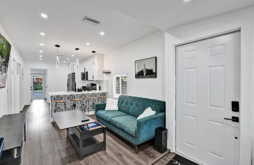 Liberty City Casa | Miami Heart Retreat, Stylish & Central With Games