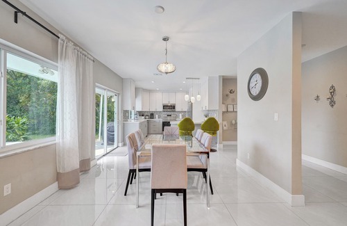Ives Estates Casa | North Miami Home w/ Screened-in Patio+Heated Pool