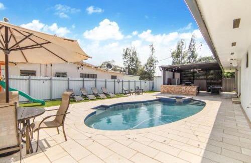 Miami Gardens Casa | Miami House Pool Game Room BBQ L24