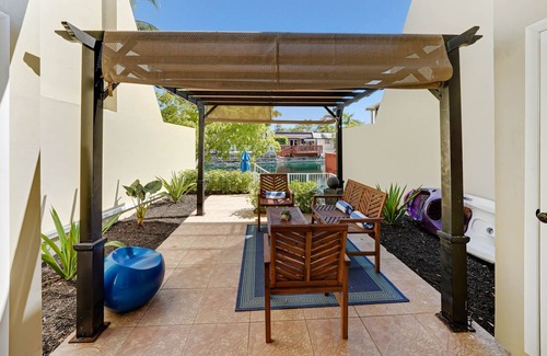 Miami Lakes Casa | Miami Lakes Waterfront Townhome Conveniently Located