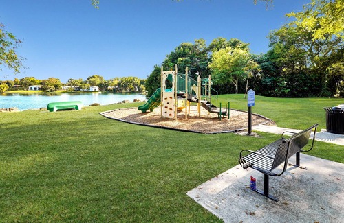 Miami Lakes Casa | Miami Lakes Waterfront Townhome Conveniently Located