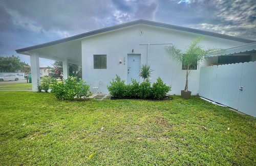 Westchester Apartamento | Miami luxury | 1BA | 2 Queen Beds |