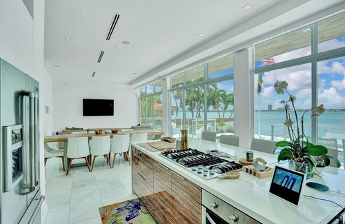 North Bay Village Casa | Casa moderna frente al mar