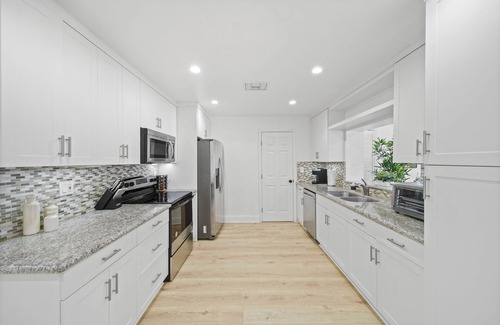 Westchester Casa | Miami Oasis: Pool & Game Fun!