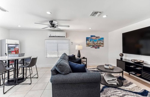 Westchester Apartamento | Miami Oasis: Spacious 4-Bedroom Home with Pool