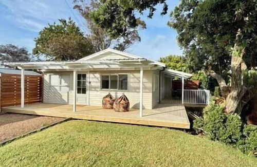 Surfdale Casa | Miami one one - Superior King Studio - Walk to Beach, Village and 2 Vineyards