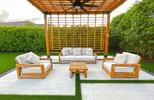 The Crossings Villa | Miami Pool House | Heated Pool | Mini Golf | Villa