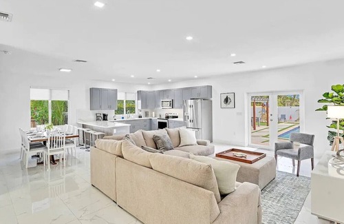 Cutler Bay Casa | Miami Resort Villa / Luxury Home / Heated Pool / Hot Tub / Mini Golf