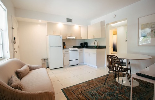 East Little Havana Hotel | Miami River Inn By Renzzi