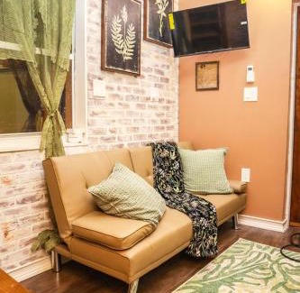 Hialeah Apartamento | Miami Tiny Vintage Cottage