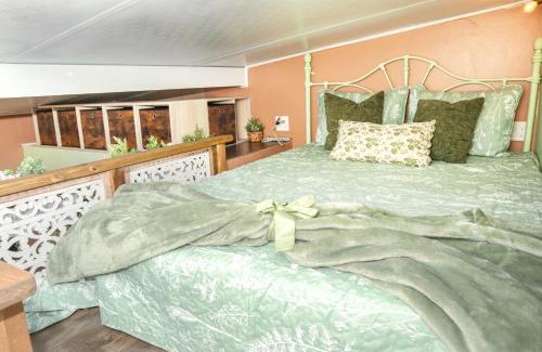 Hialeah Apartamento | Miami Tiny Vintage Cottage