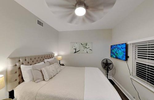 Little Haiti Casa | Miami Townhouse with Patio, Gazebo, Free Parking, centrally located