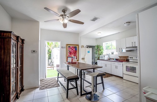 Buena Vista Casa | Miami Vacation Home 4 bedroom Parking.