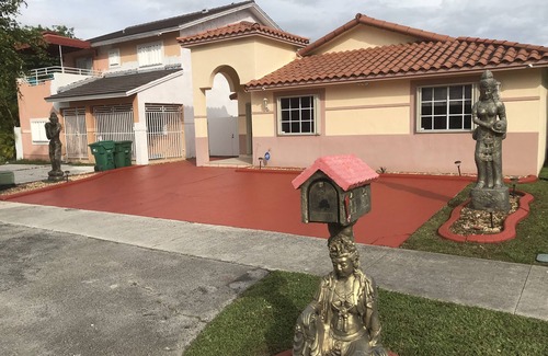 Hialeah Gardens Casa | MIAMI VACATIONAL 20122 4BED-2BATH