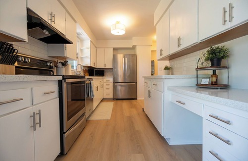 Fennville Cabaña | MIBlueCottage by Hutchins Lake near wineries, orchards, and <10 mi to Saugatuck