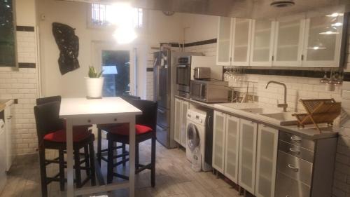 Hotel-de-Ville Apartamento | Michel 13002