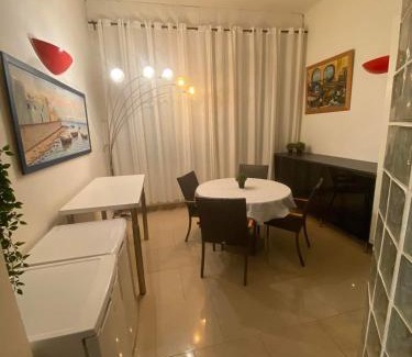 Hotel-de-Ville Apartamento | Michel 13002