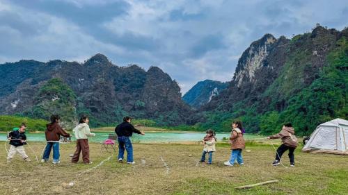 Huu Lung Otro | Michi Camp Hữu Liên