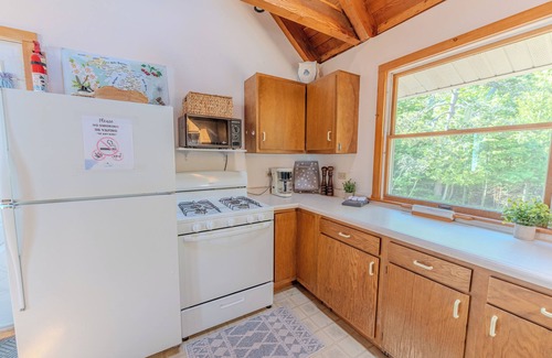 Manistique Casa | Michibay Getaway: Lake Michigan Autumn colors! Dog-friendly!