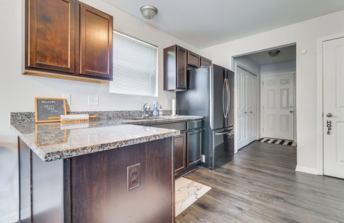 Romulus Casa | Michigan Home w/ Yard, 3 Mi to Detroit Airport