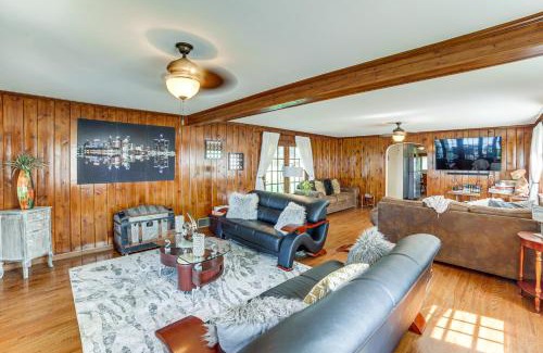 Horton Casa | Michigan Lakefront Retreat with Kayaks and 2 Decks