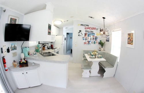 Kissimmee Cabaña | Mickey's Hideaway Cottage 4 miles from Disney in Kissimmee with WiFi and AC