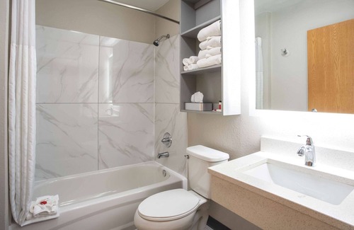 Southern Pines Hotel | Microtel Inn & Suites by Wyndham Southern Pines / Pinehurst