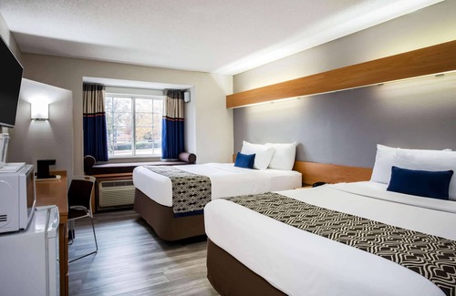 Southern Pines Hotel | Microtel Inn & Suites by Wyndham Southern Pines / Pinehurst