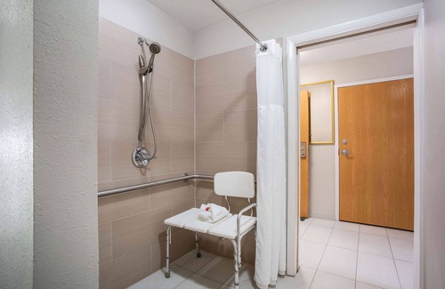 Southern Pines Hotel | Microtel Inn & Suites by Wyndham Southern Pines / Pinehurst