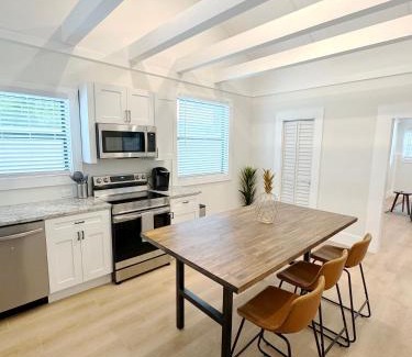 Indian Rocks Beach Casa | Mid-Century 1bd House - Beach Gear - 5min Walk to Beach