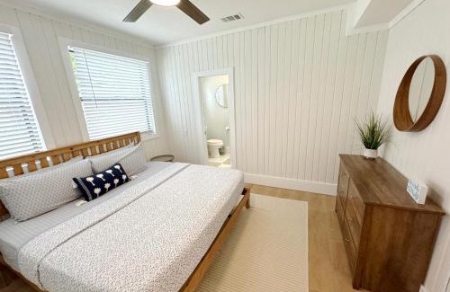 Indian Rocks Beach Casa | Mid-Century 1bd House - Beach Gear - 5min Walk to Beach