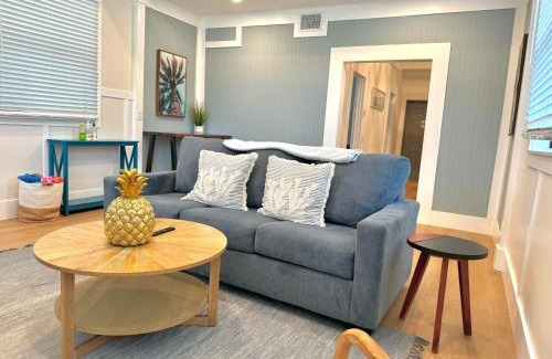 Indian Rocks Beach Casa | Mid-Century 1bd House - Beach Gear - 5min Walk to Beach