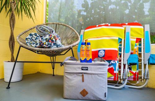 Indian Rocks Beach Casa | Mid-Century 1bd House - Beach Gear - 5min Walk to Beach